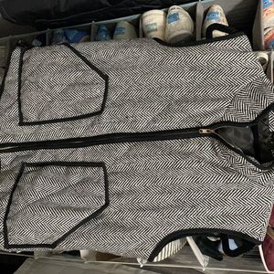 Herringbone black white vest